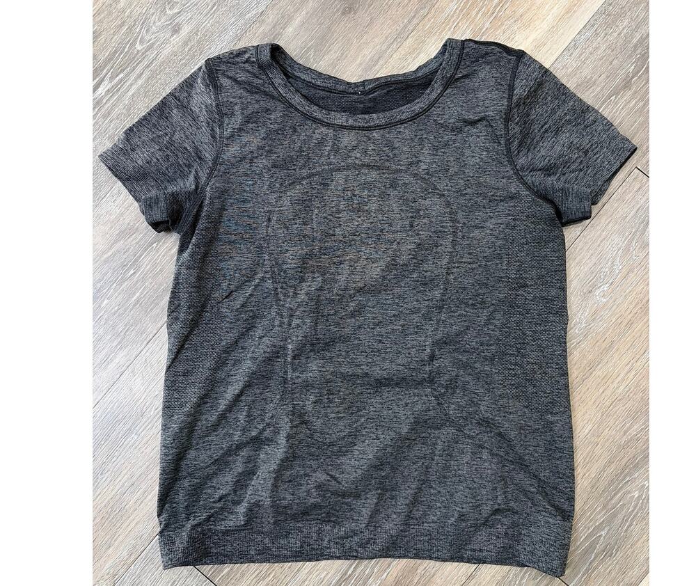Lululemon Gray Short Sleeve Athletic Top Womens Seamless Workout Tee Size 8